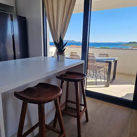 Blue Sea Apartment *